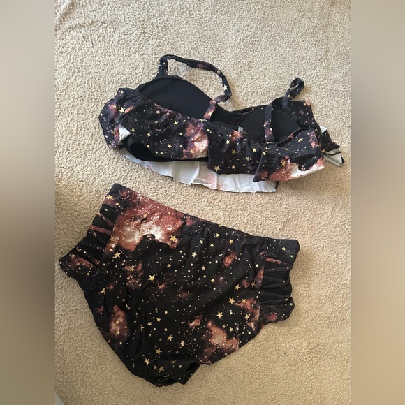 Torrid Galaxy Gold Star Print Flounce High Waist Bikini Set size 4 X - Picture 6 of 9